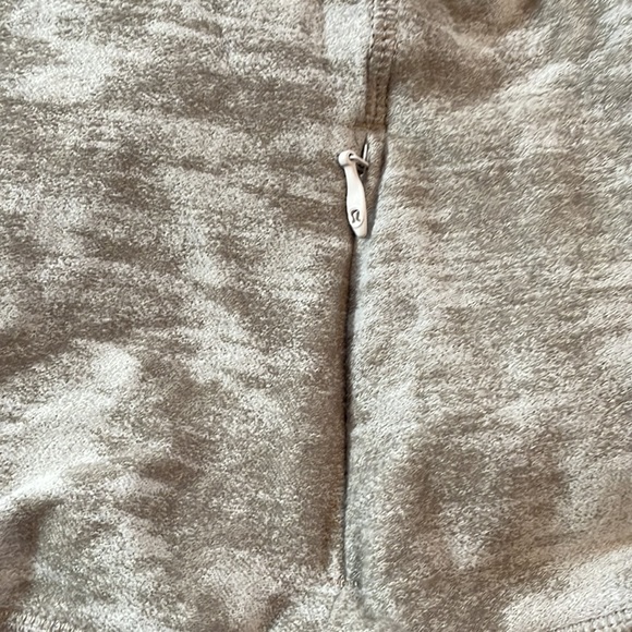 Lululemon long sleeve top, size 6 - Picture 4 of 8